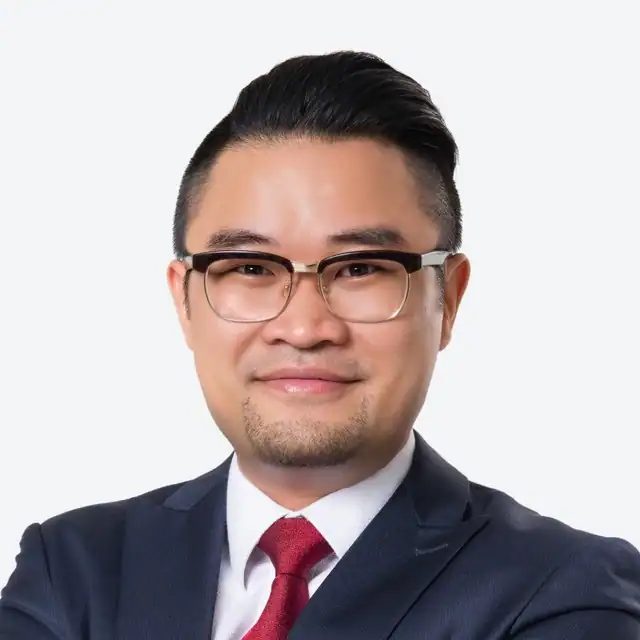 Ted Sir，持牌加拿大移民顾问（RCIC）、莫里森移民首席顾问